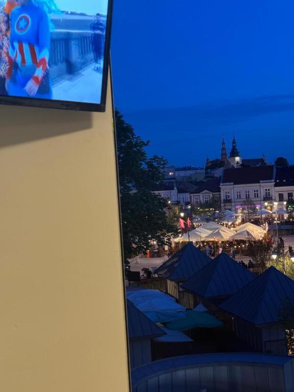 Hotelowe Pokoje Paris -Rynek Centrum- City One Kielce Ngoại thất bức ảnh
