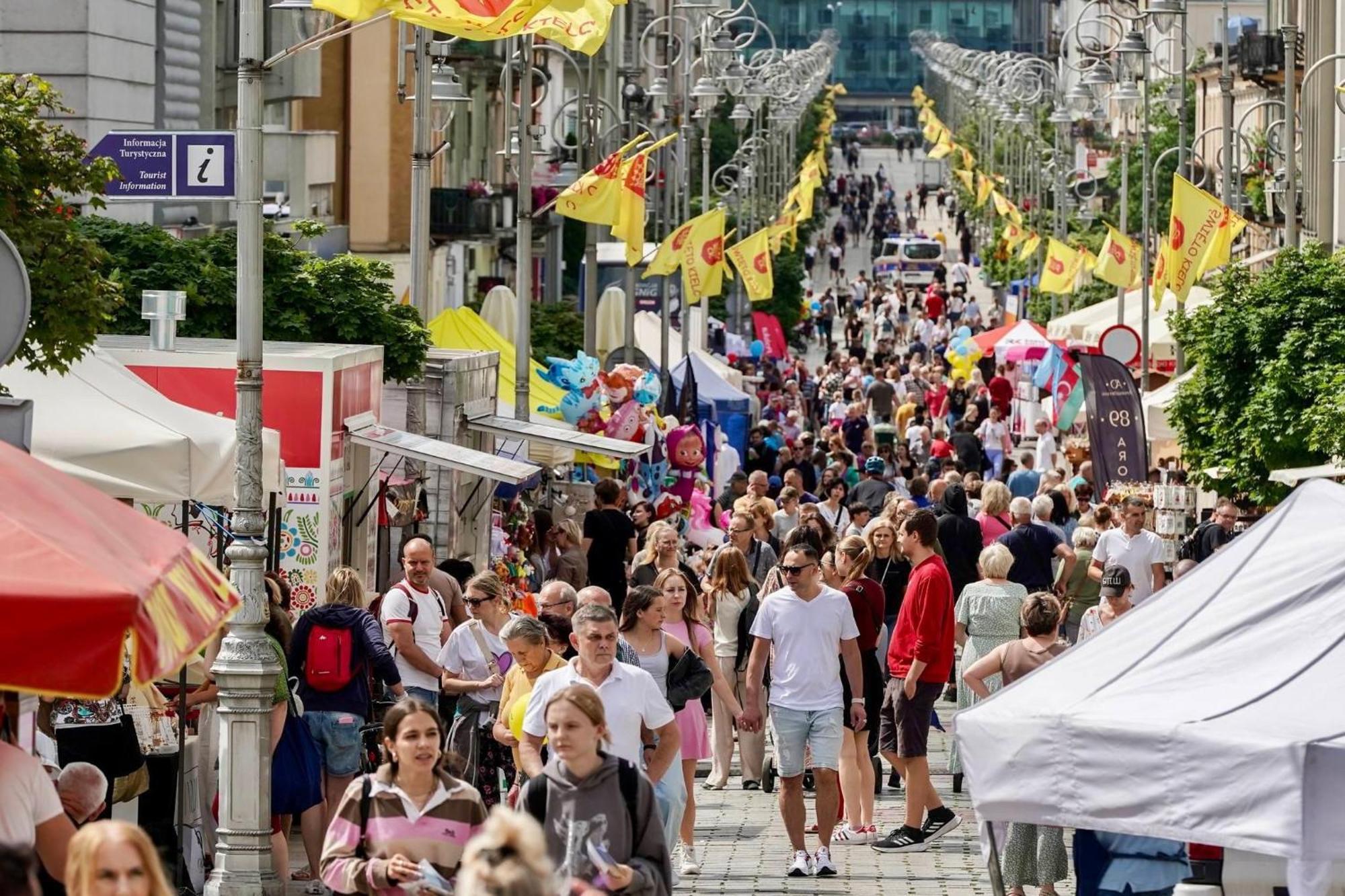 Hotelowe Pokoje Paris -Rynek Centrum- City One Kielce Ngoại thất bức ảnh